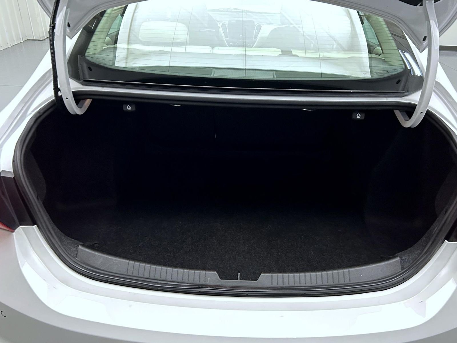 Used 2024 White Chevrolet LT image 21