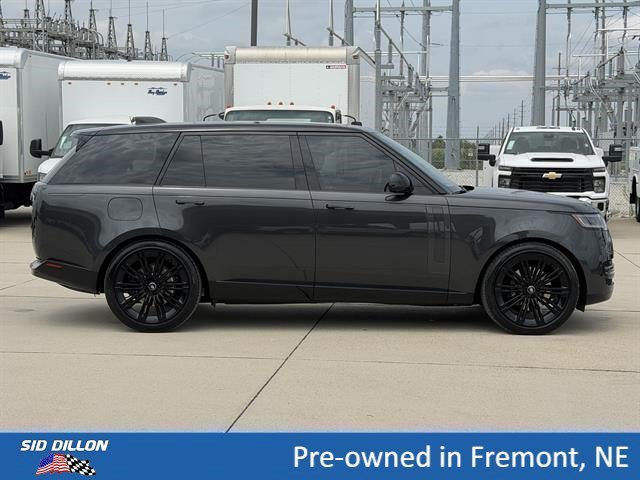 Used 2025 Gray Land Rover SE image 3