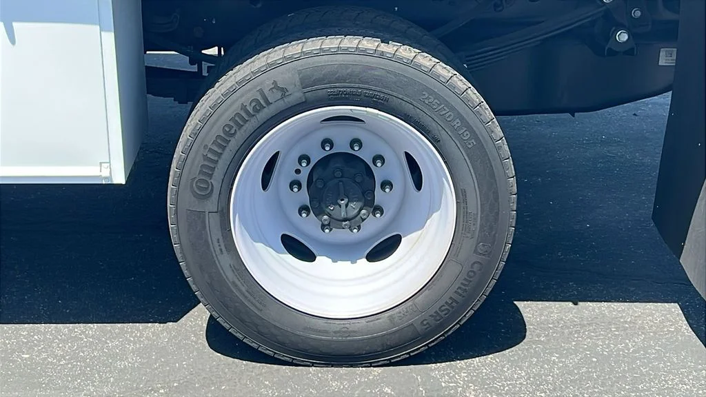 New 2024 Oxford White Ford F-450® XL image 7
