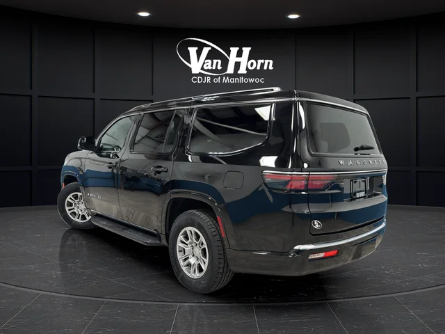 Used 2024 Diamond Black Jeep Base image 5