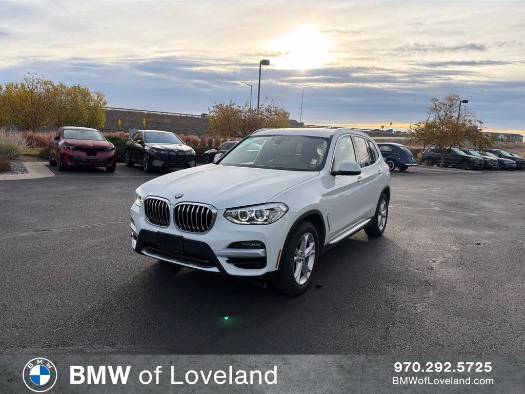 Used 2021 Alpine White BMW xDrive30e image 1