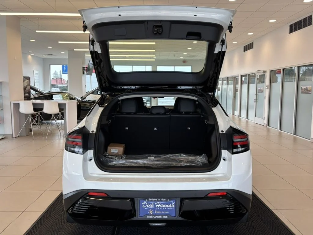 New 2026 Everest White Pearl TriCoat / Super Black Two-tone Nissan SV+ image 9