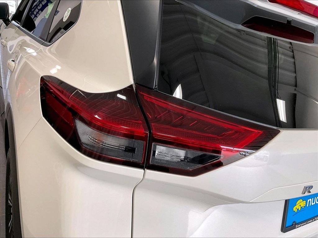 Used 2023 Pearl White Tricoat Nissan SV image 33