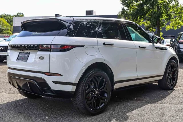 Used 2023  Land Rover R-Dynamic SE image 6