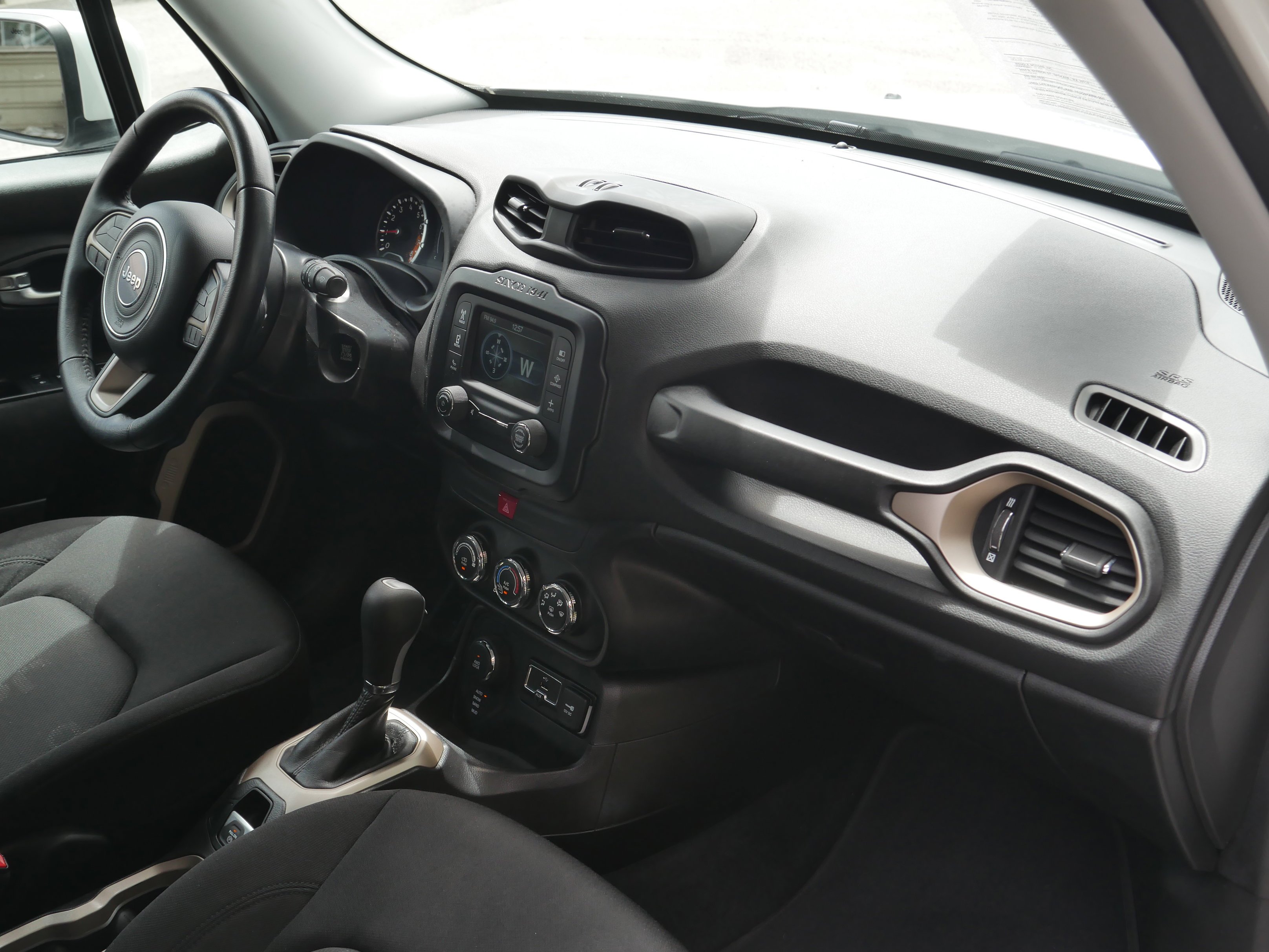 Used 2017 Alpine White Jeep Latitude image 25