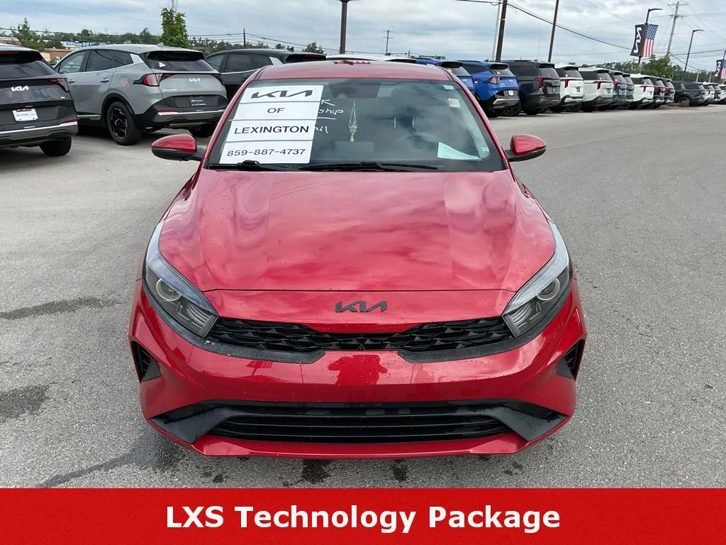 Used 2022 Currant Red Kia LXS image 3