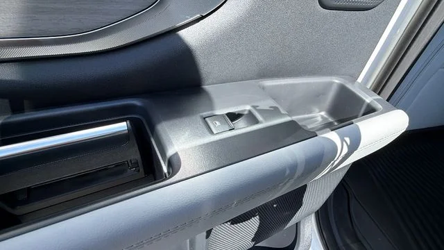New 2027 Star White Metallic Tri-Coat Ford MAX Platinum image 16