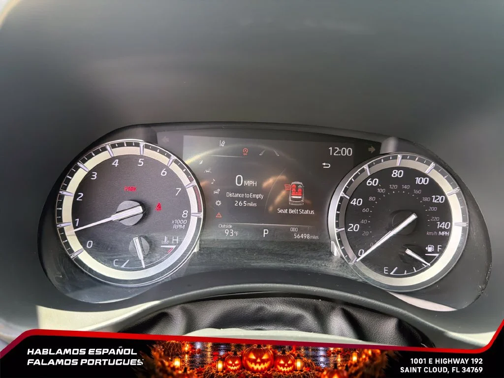 Used 2022 Silver Toyota XLE image 9