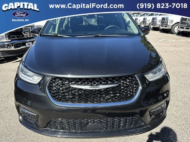 Used 2023 Black Chrysler Touring L image 10