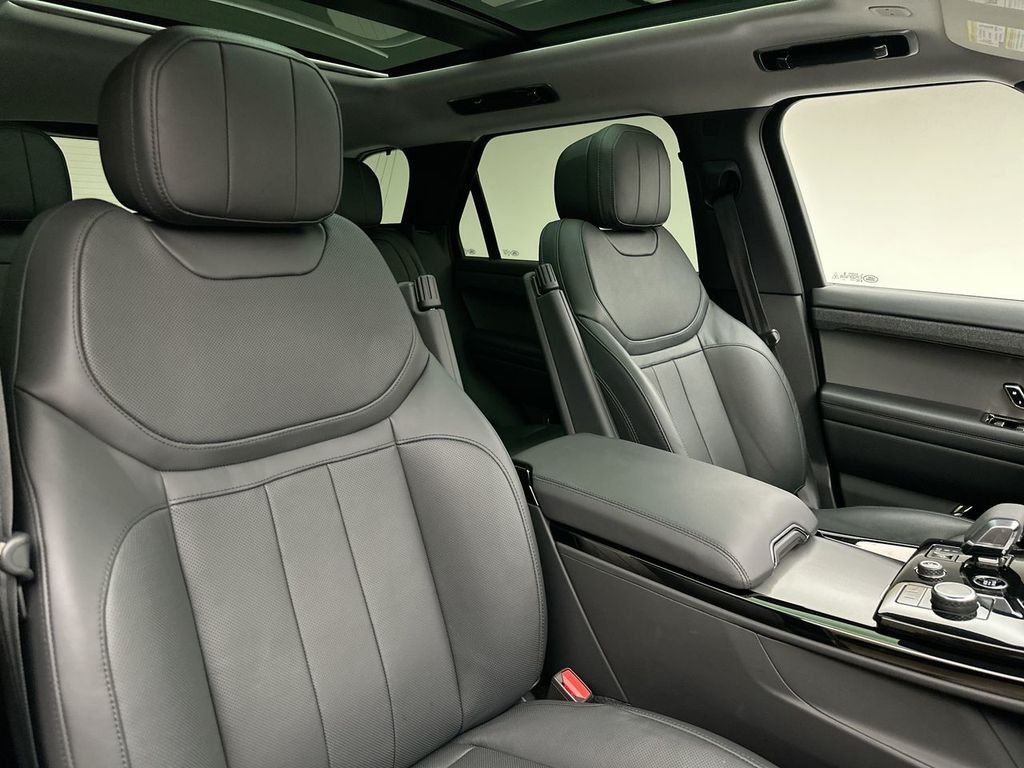 Used 2023 Santorini Black Metallic Land Rover SE image 18