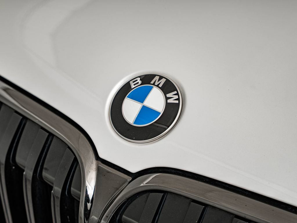 Used 2022 Mineral White Metallic BMW 750i xDrive image 12