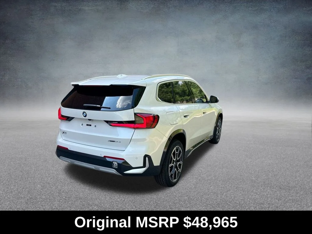 Used 2025 White BMW xDrive28i image 10