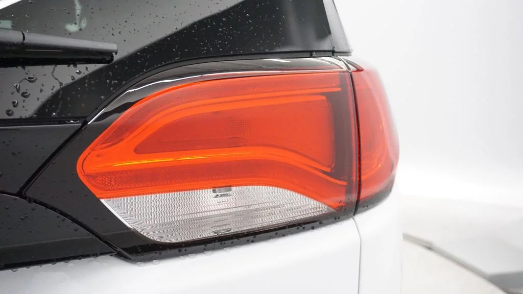 New 2026 Bright White Clear-Coat Exterior Paint Chrysler LX image 19