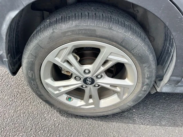 Used 2023 Silver Hyundai SEL image 10