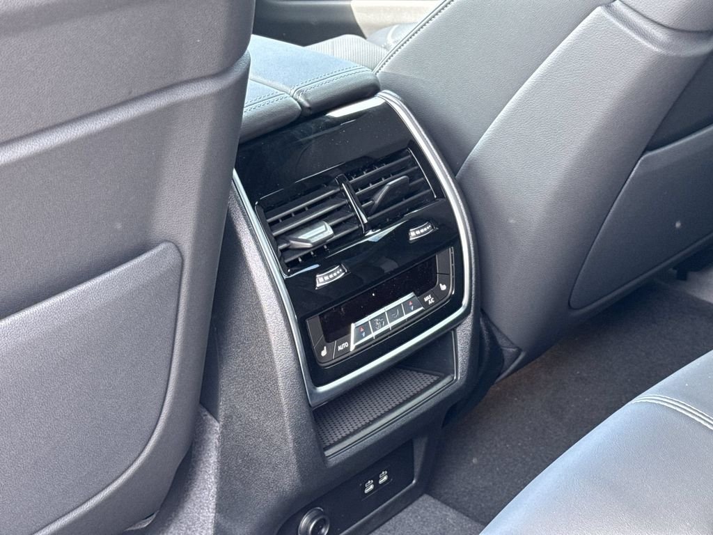 New 2026 Dravit Grey Metallic BMW xDrive40i image 23