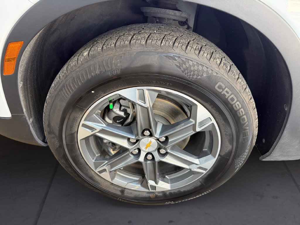 Used 2025 White Chevrolet LT image 9