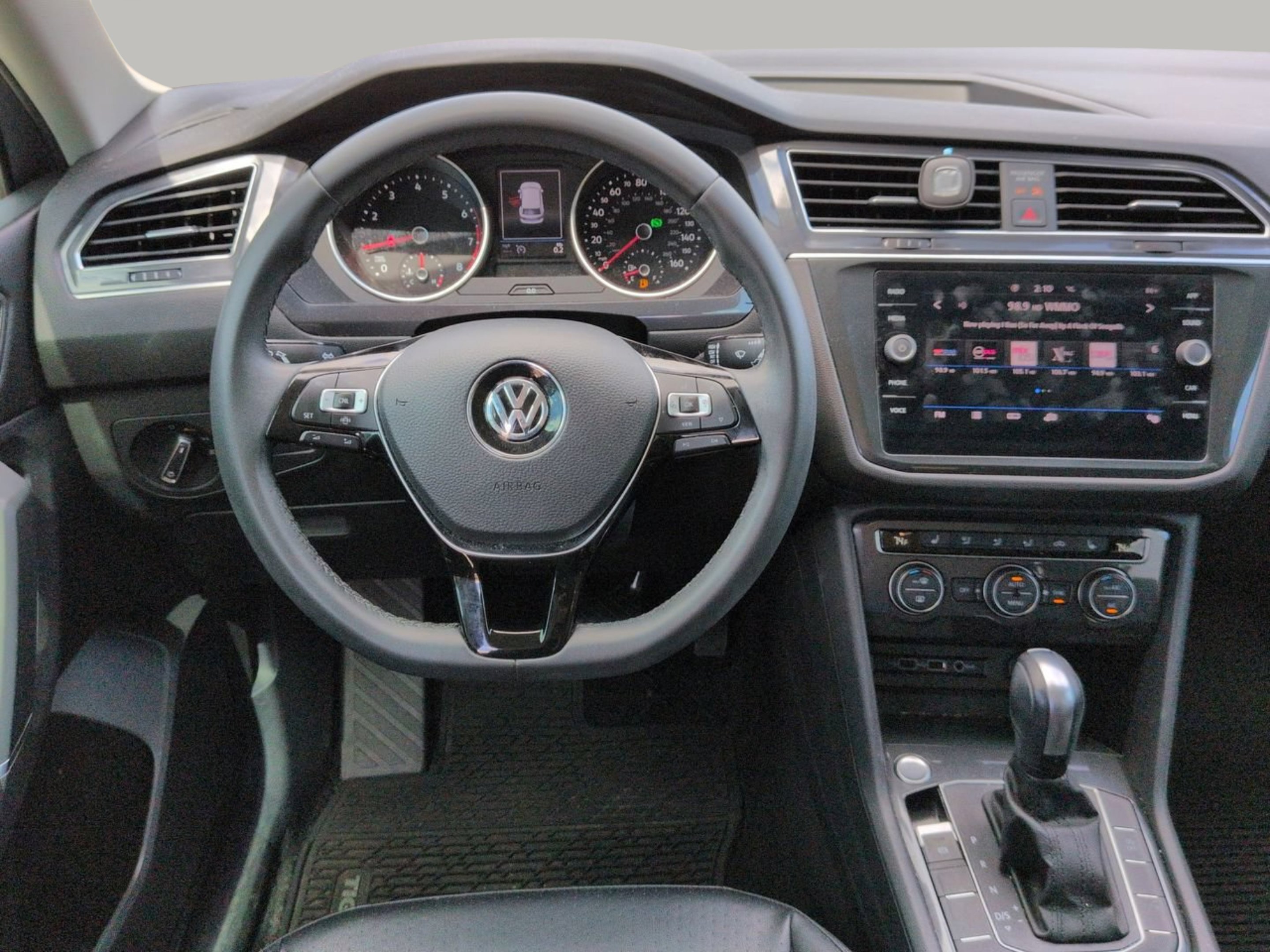 Used 2020 Silver Metallic Volkswagen 2.0T SE image 12