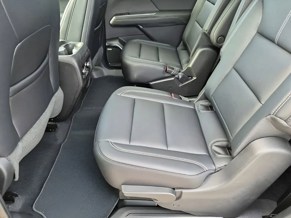 New 2026 Sterling Metallic GMC Elevation image 23