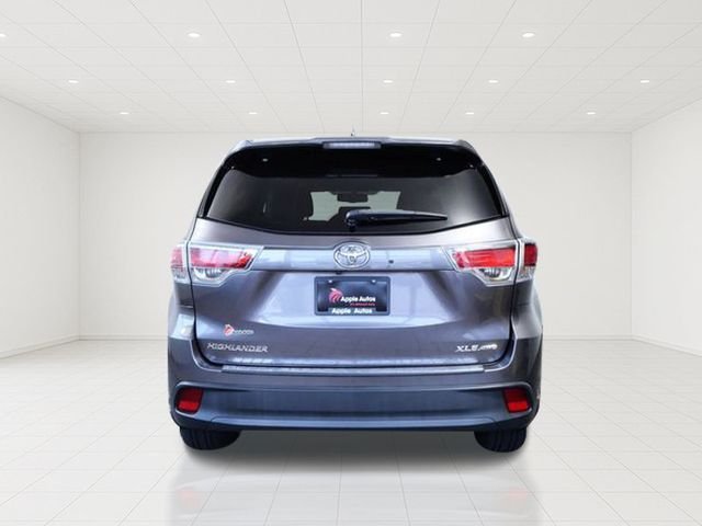 Used 2015 Gray Toyota XLE V6 image 5