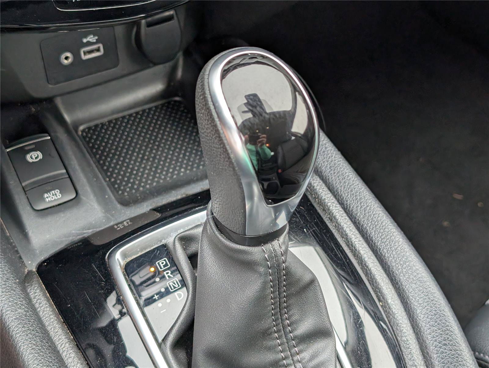 Used 2022 Brilliant Silver Metallic Nissan SV image 27