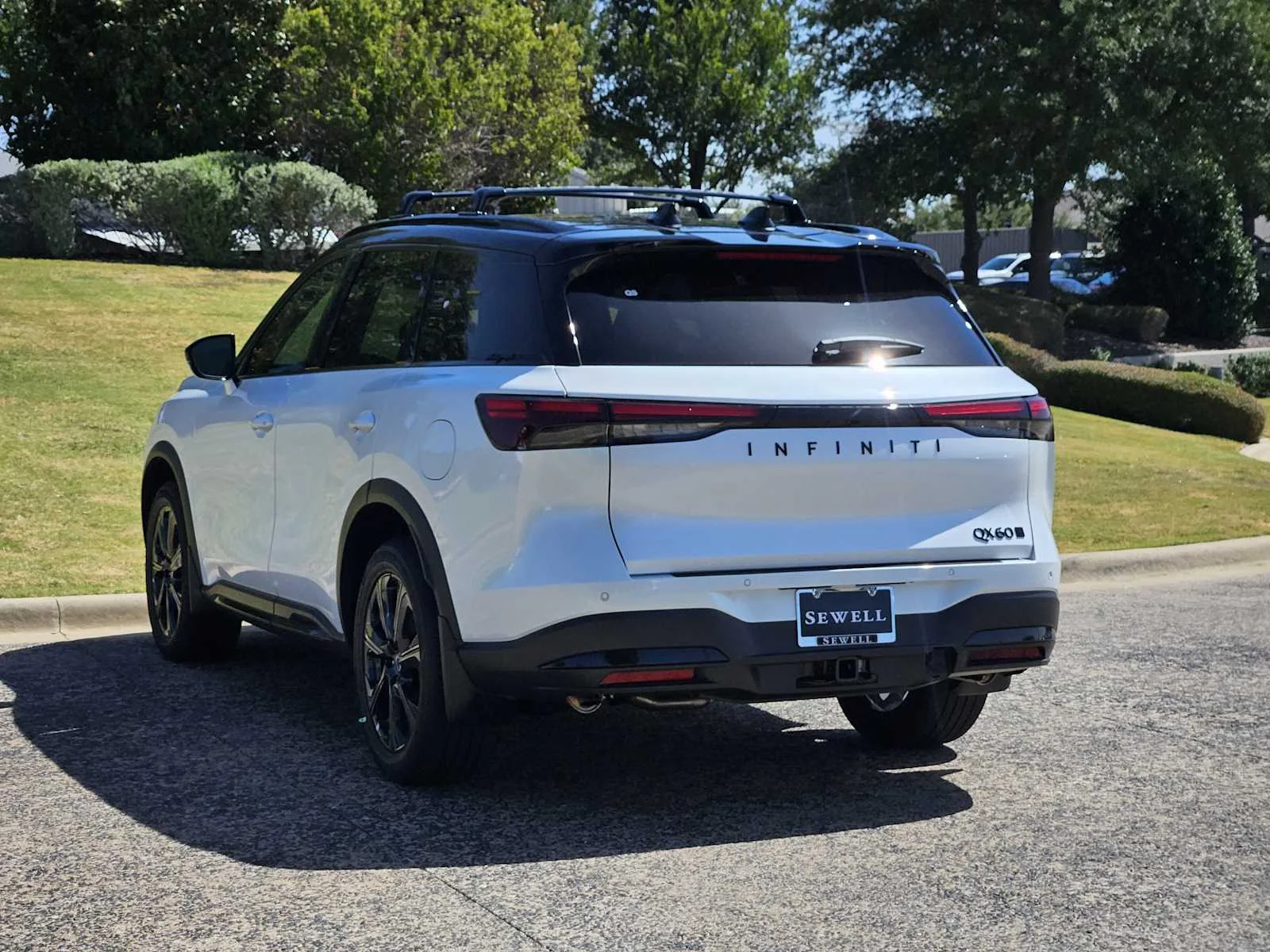 New 2027 2T RAD WHT INFINITI Autograph AWD image 3