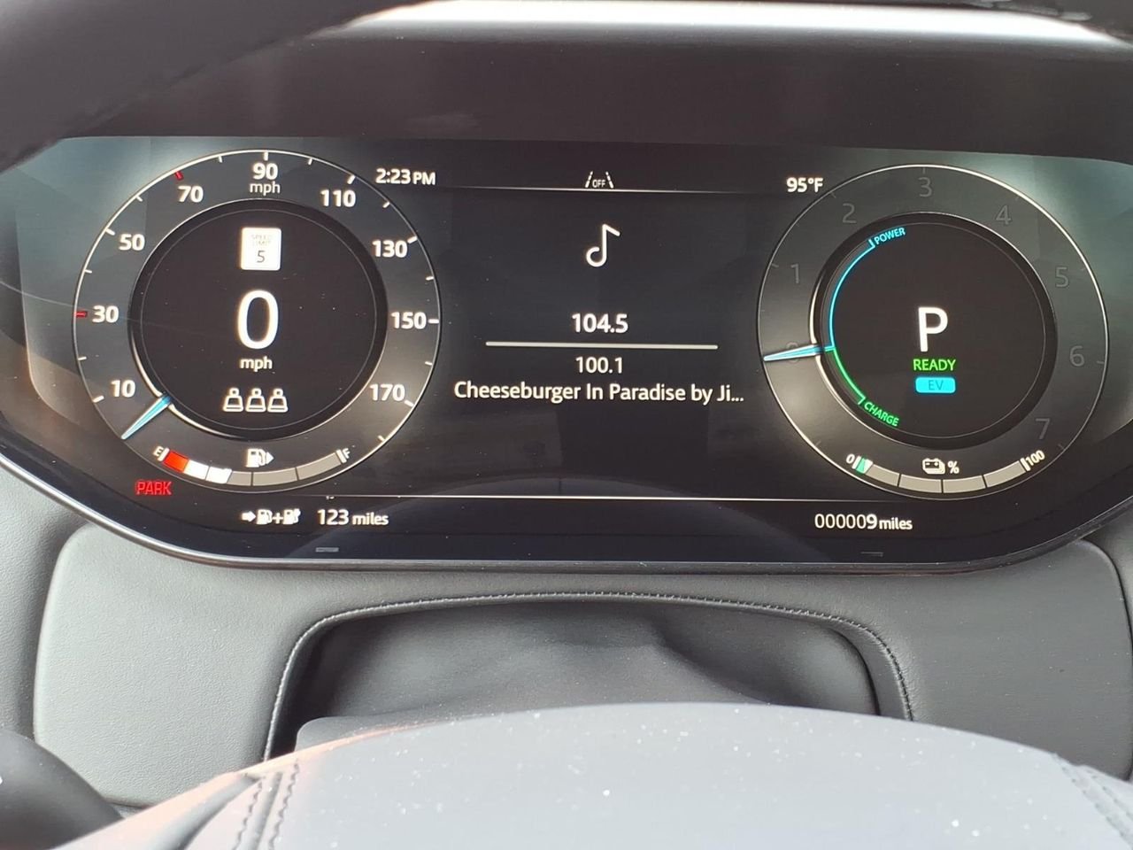 New 2026 Ostuni Pearl White LAND ROVER Dynamic SE image 14