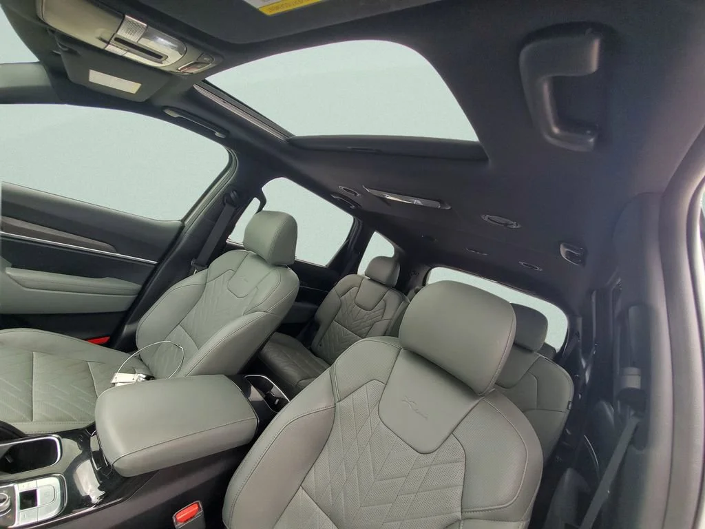 Used 2023 Green Kia EX X-Line image 17