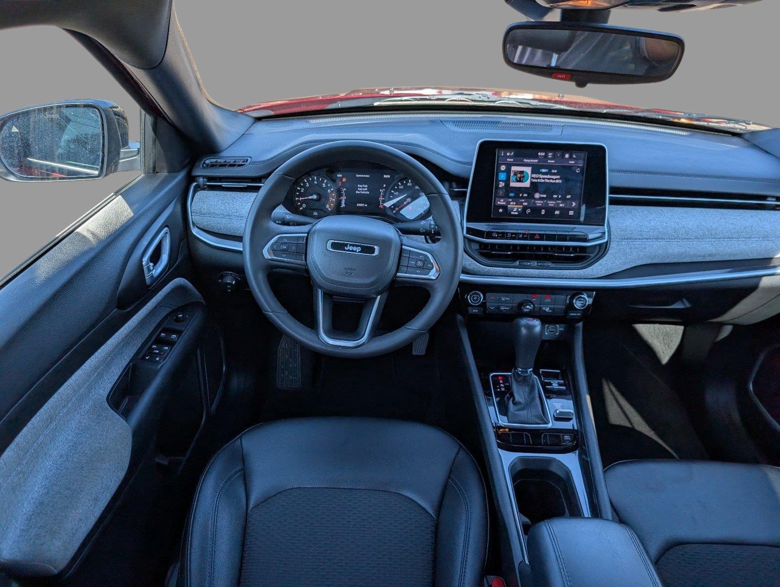 Used 2025 Red Hot Pearlcoat Jeep Latitude image 24