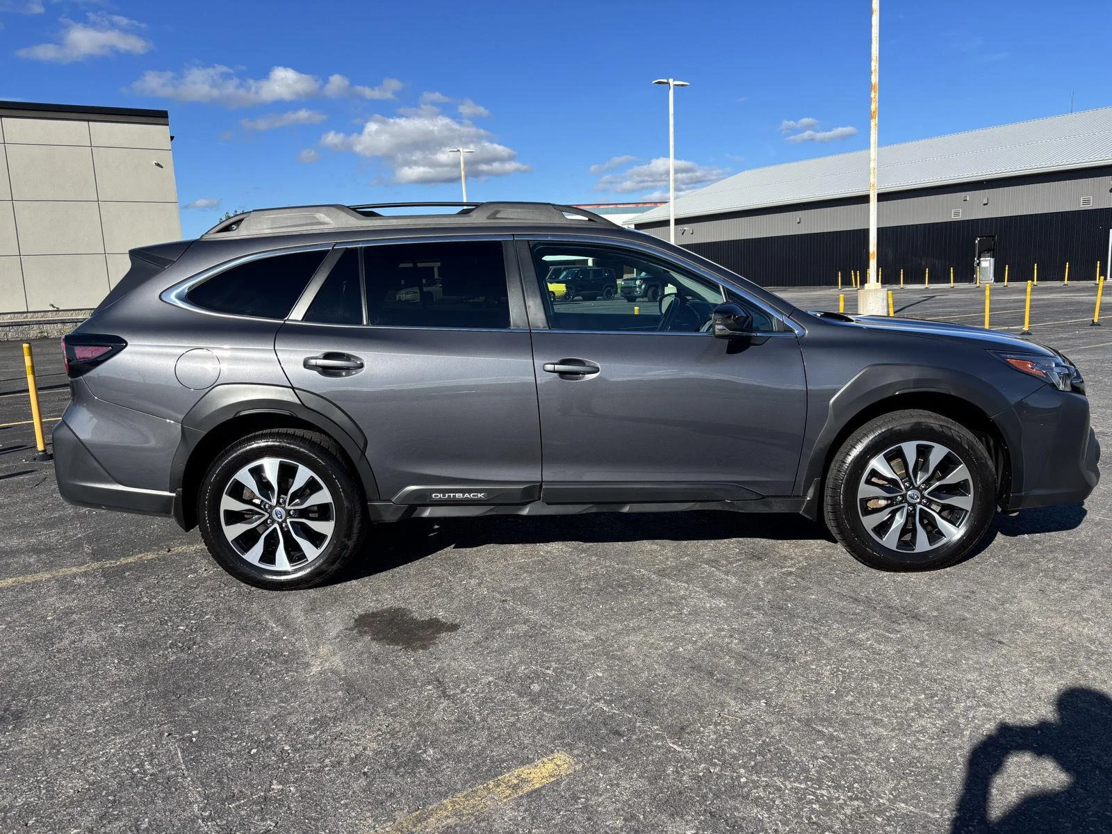 Used 2024  Subaru Limited image 8