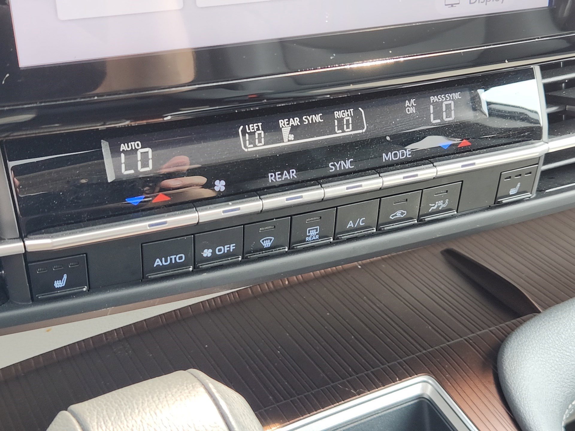 2023 Toyota Sienna XLE - Photo 17