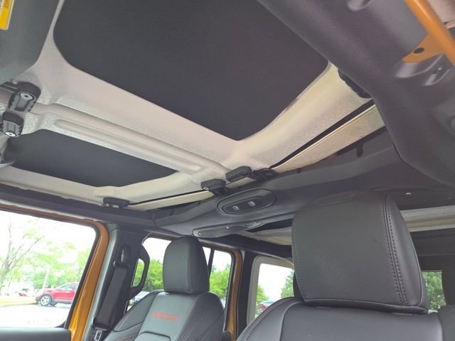 New 2026 Goldilocks Exterior Paint Jeep Rubicon X image 9