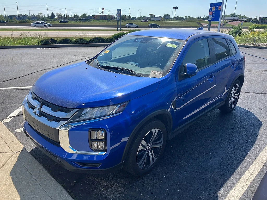 Used 2026 Octane Blue Metallic Mitsubishi SE image 8
