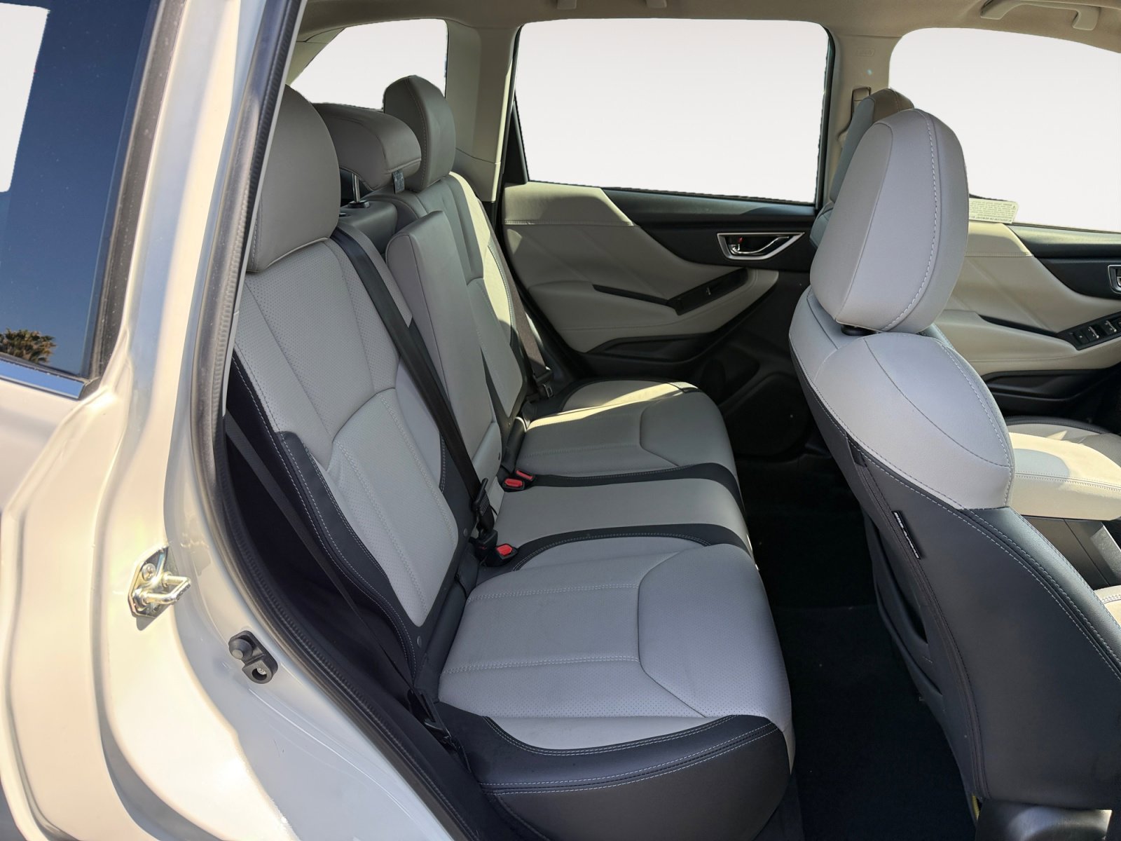 Used 2020 Crystal White Pearl Subaru Limited image 18