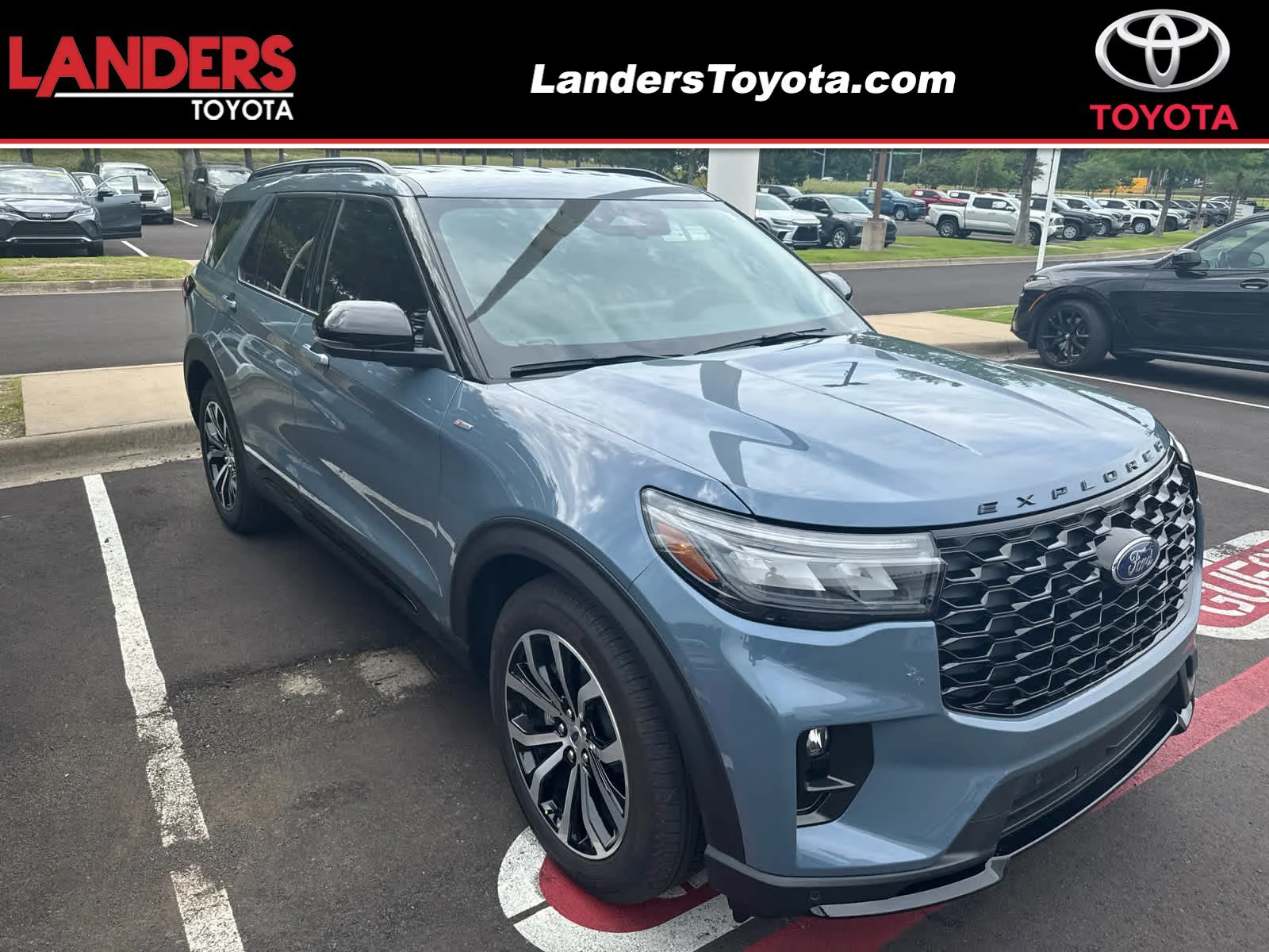 2025 Ford Explorer ST-LINE RWD (PL535)'s photo