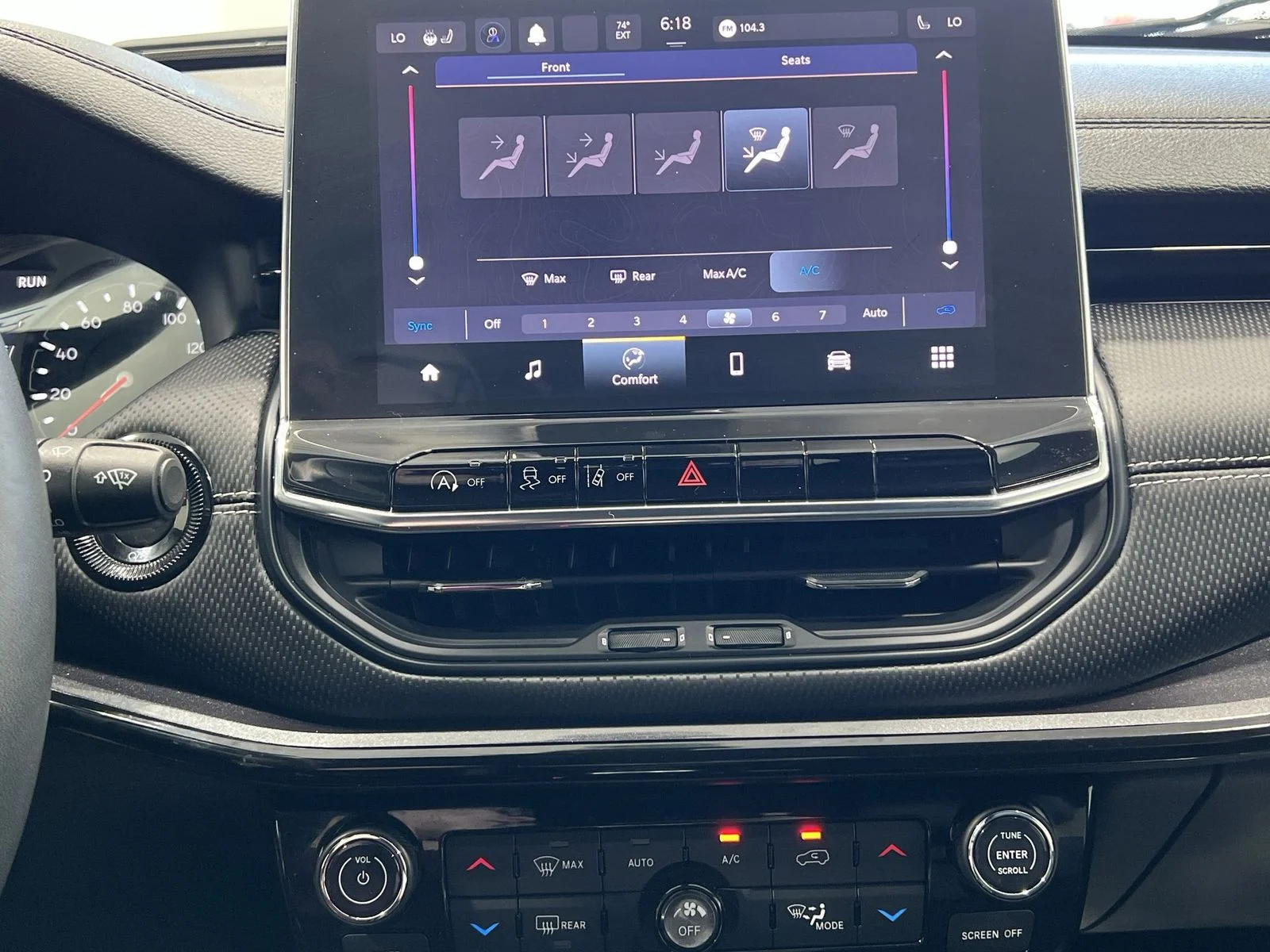 Used 2023 Red Jeep Latitude image 18
