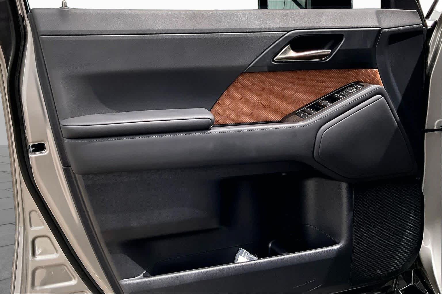 Used 2024 Atomic Silver Lexus Premium+ image 22