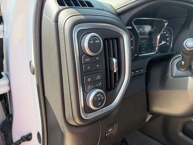 Used 2023 White GMC Denali image 17