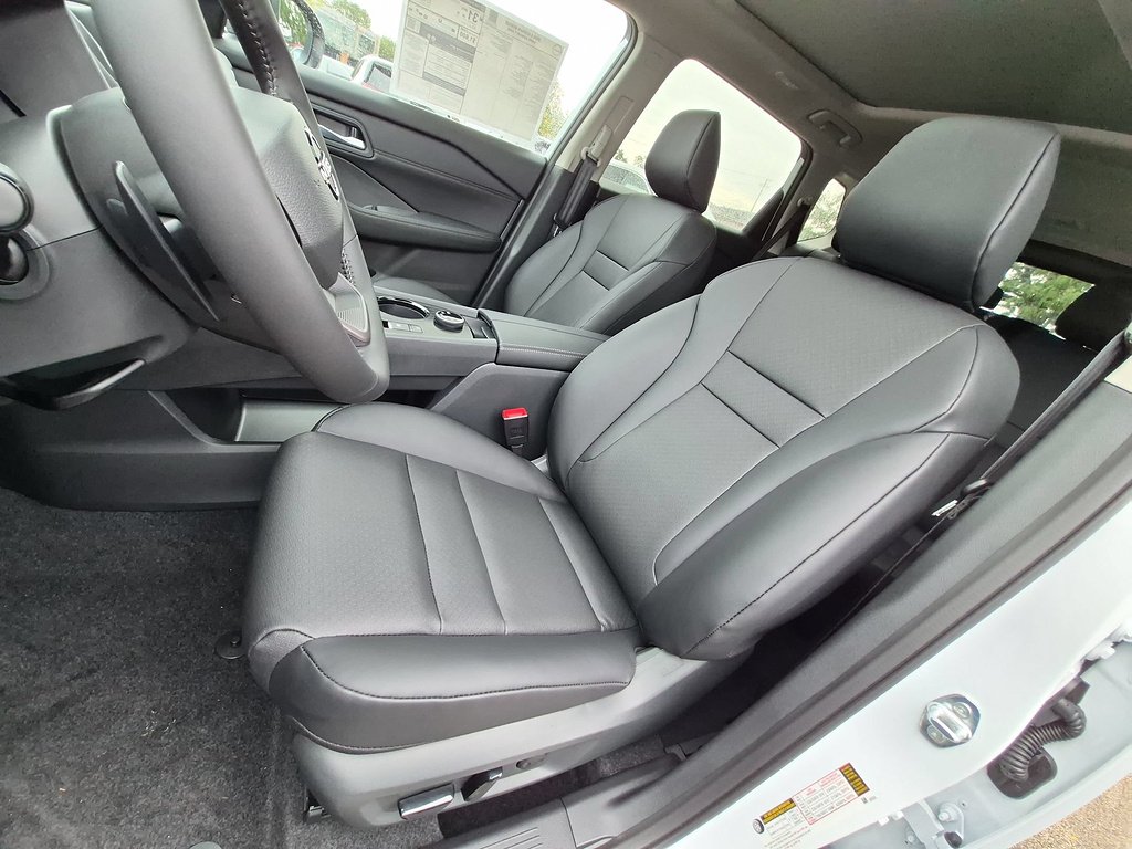 New 2026 Everest White Pearl TriCoat Nissan Dark Armor™ image 27