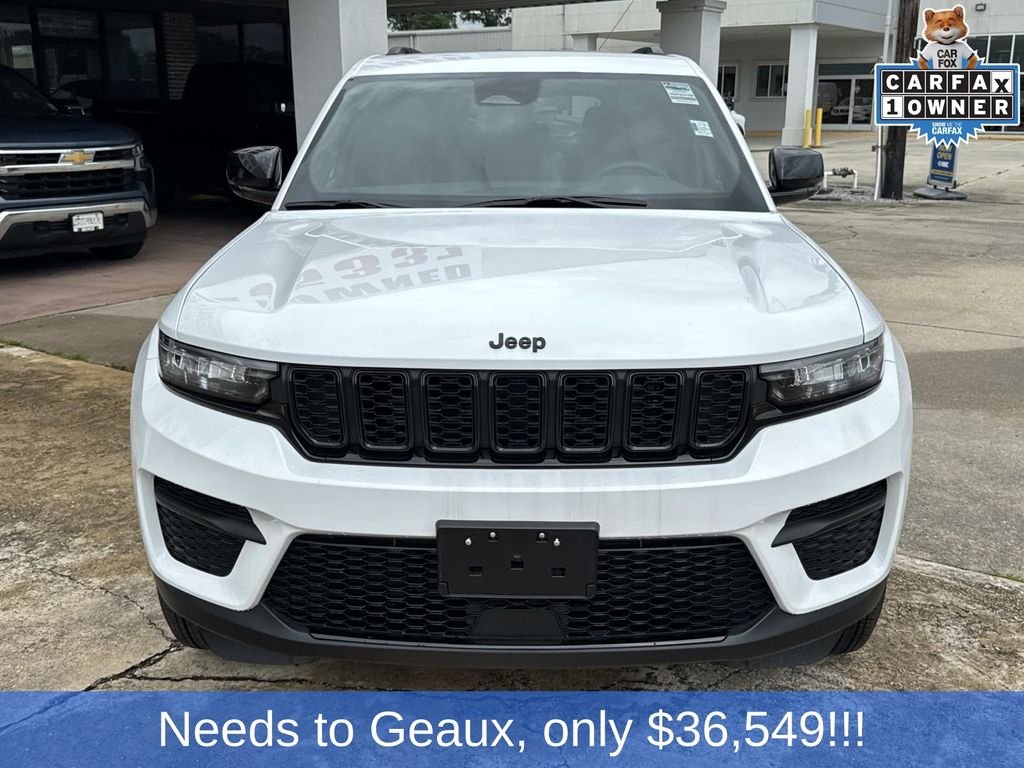 Used 2025 White Jeep Altitude image 3