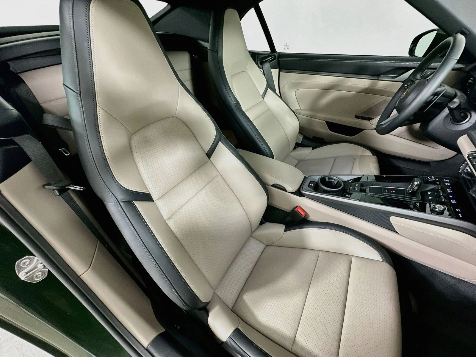 Used 2026  Porsche  image 40