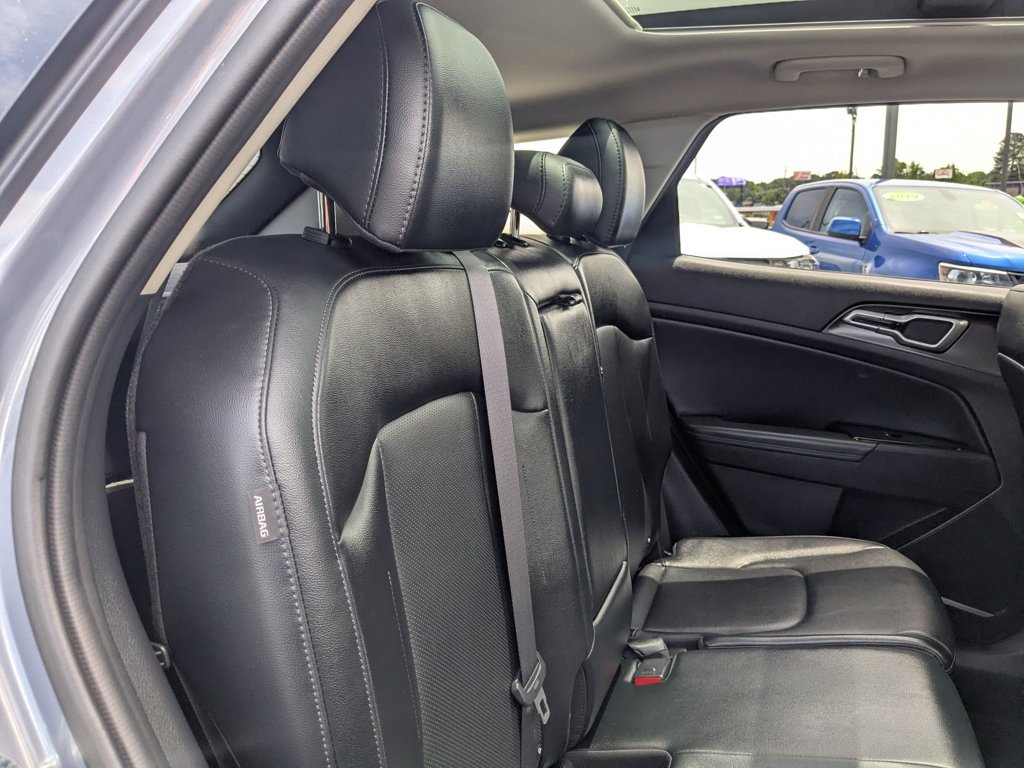 Used 2025 Everlasting Silver Kia EX image 27