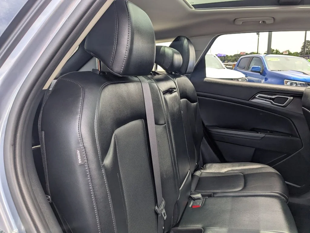 Used 2025 Everlasting Silver Kia EX image 27