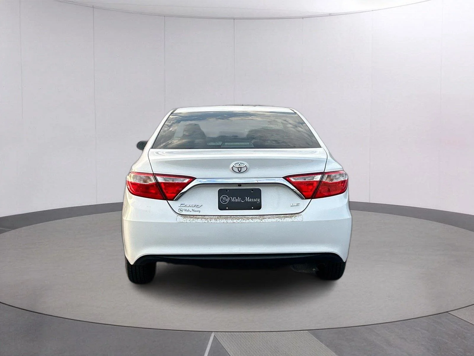 Used 2017 Super White Toyota XSE image 4