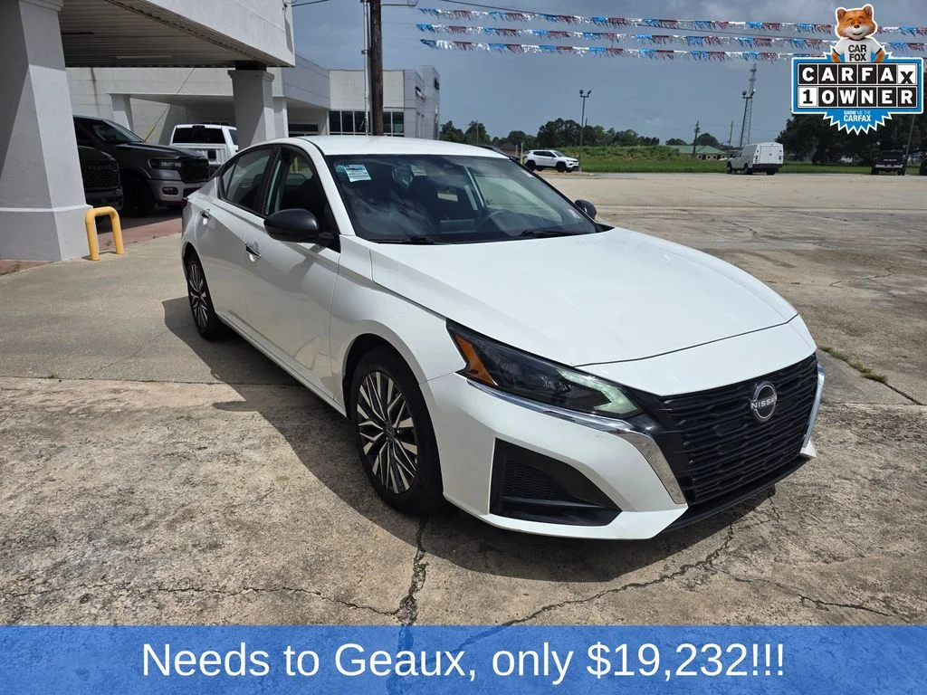 Used 2025 White Nissan 2.5 SV image 12