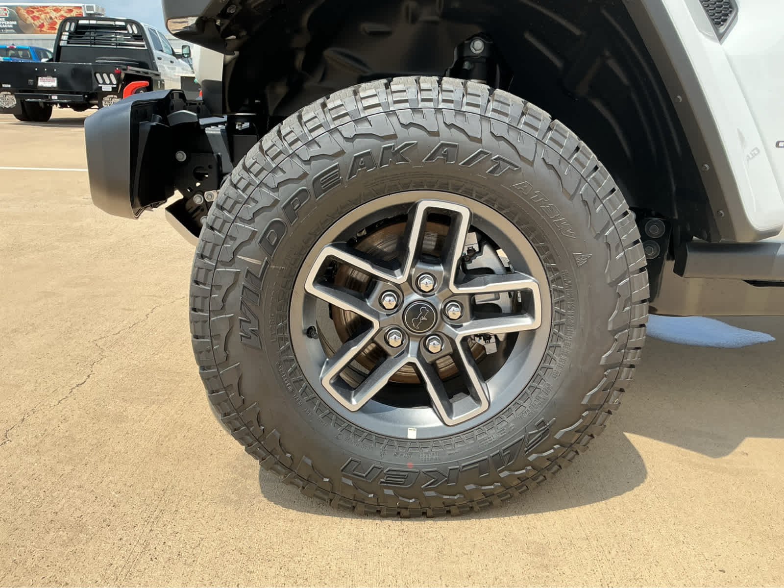 New 2026 Bright White Clear-Coat Exterior Paint Jeep Mojave image 13