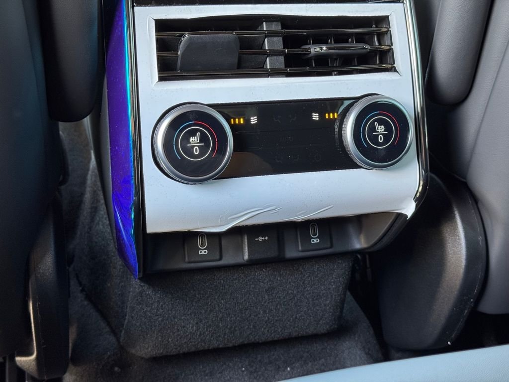 New 2026 Fuji White Land Rover Dynamic SE image 18