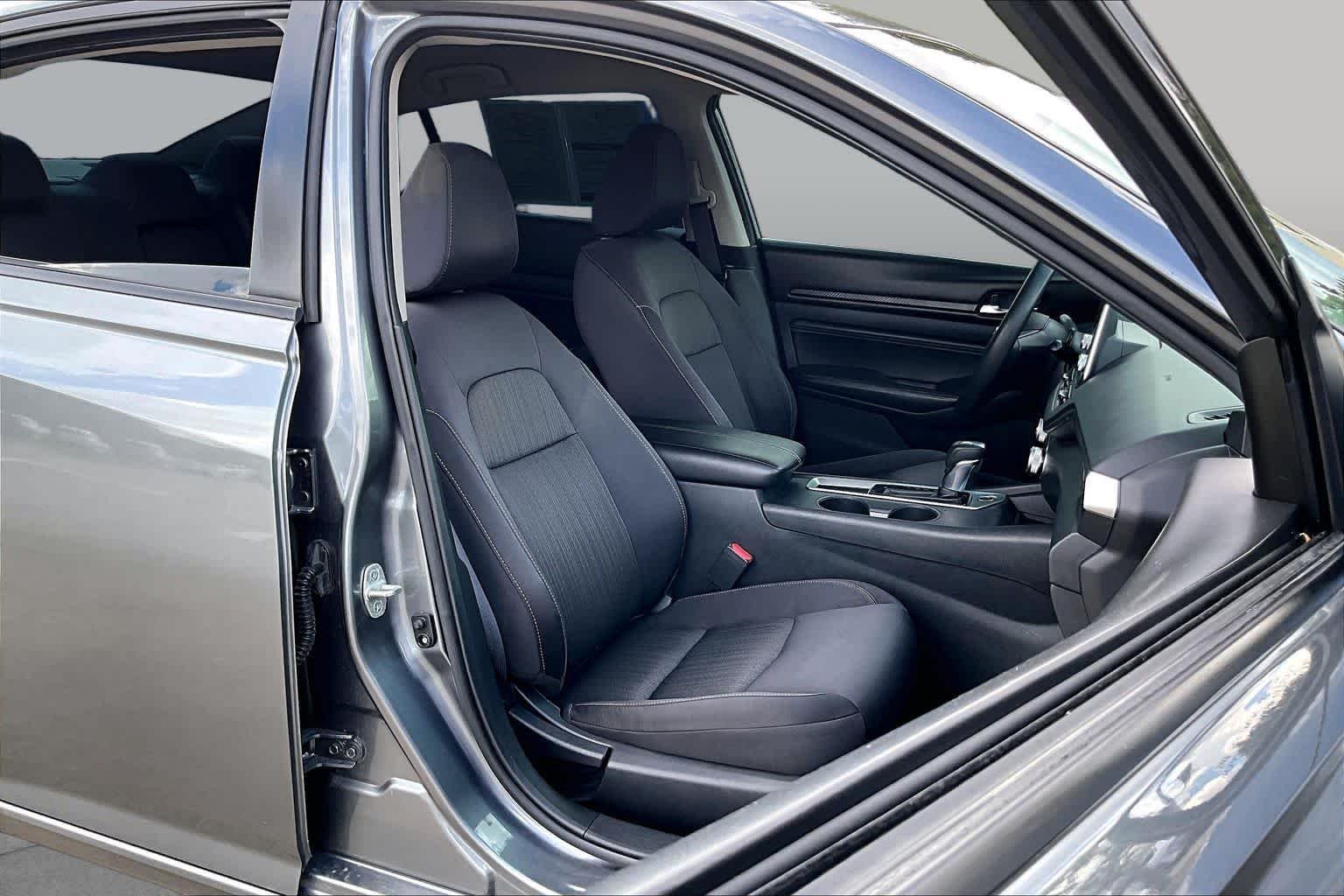 Used 2020 Gun Metallic Nissan 2.5 S image 8