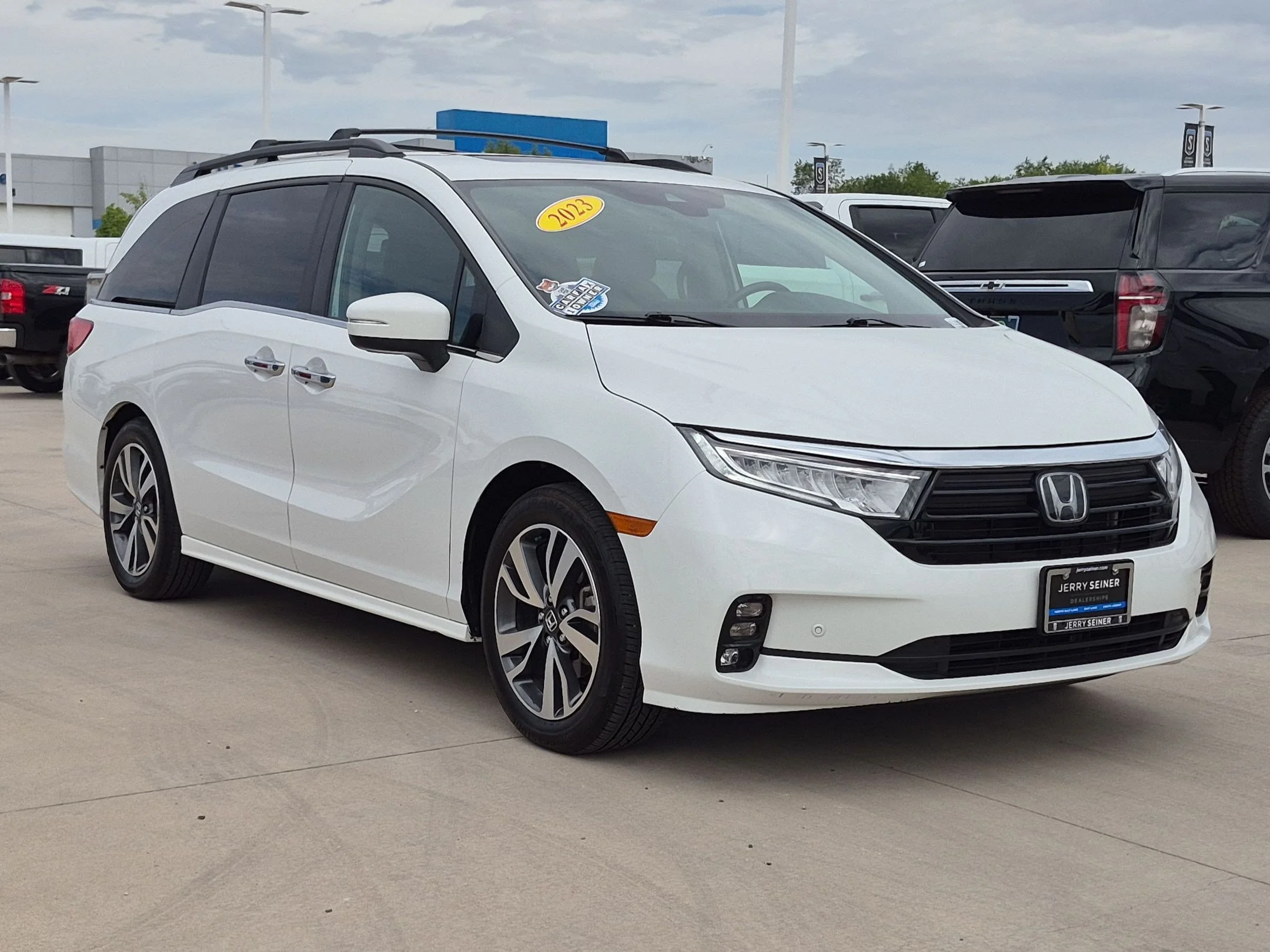 Used 2023 Platinum White Pearl Honda Touring image 8