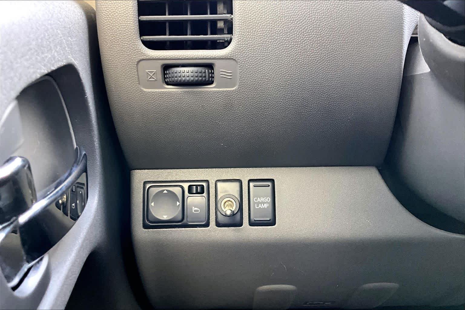 Used 2018 Glacier White Nissan Desert Runner image 33