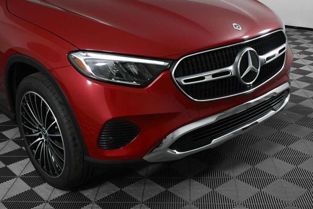 New 2026 MANUFAKTUR Patagonia Red Metallic Mercedes-Benz GLC 300 image 35